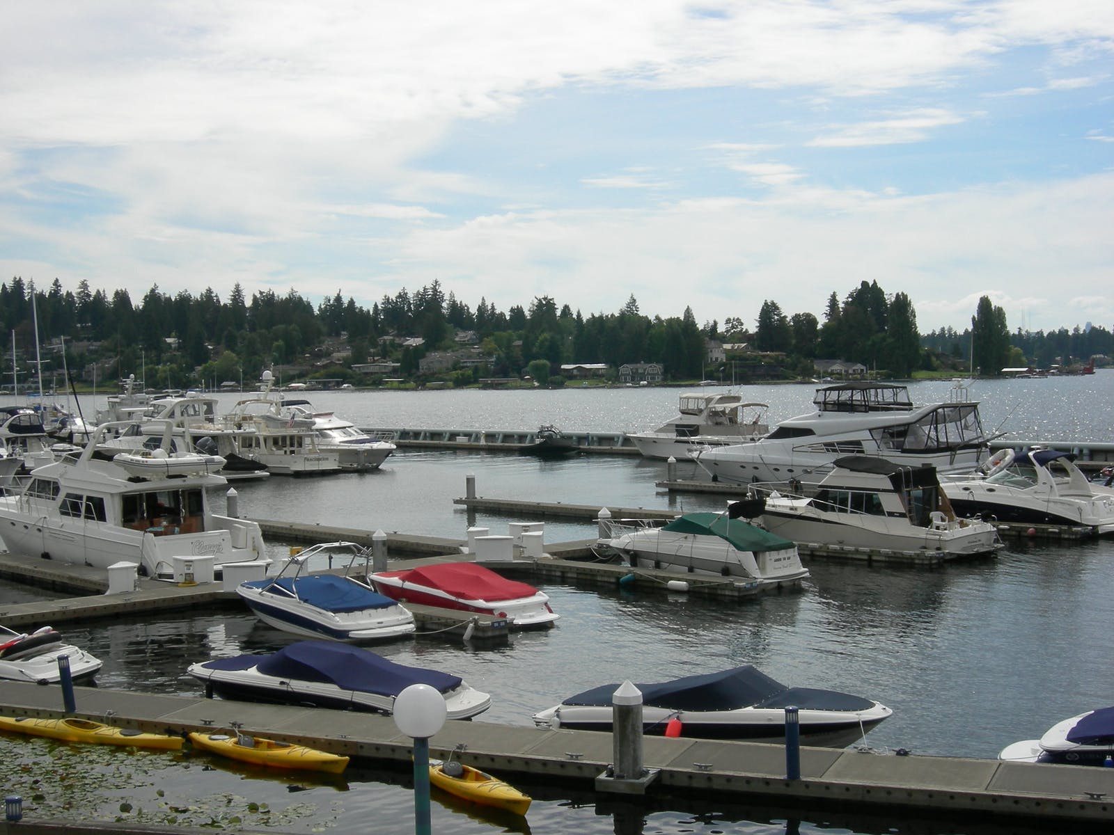 Kirkland_WA_-_Carillon_Point_03