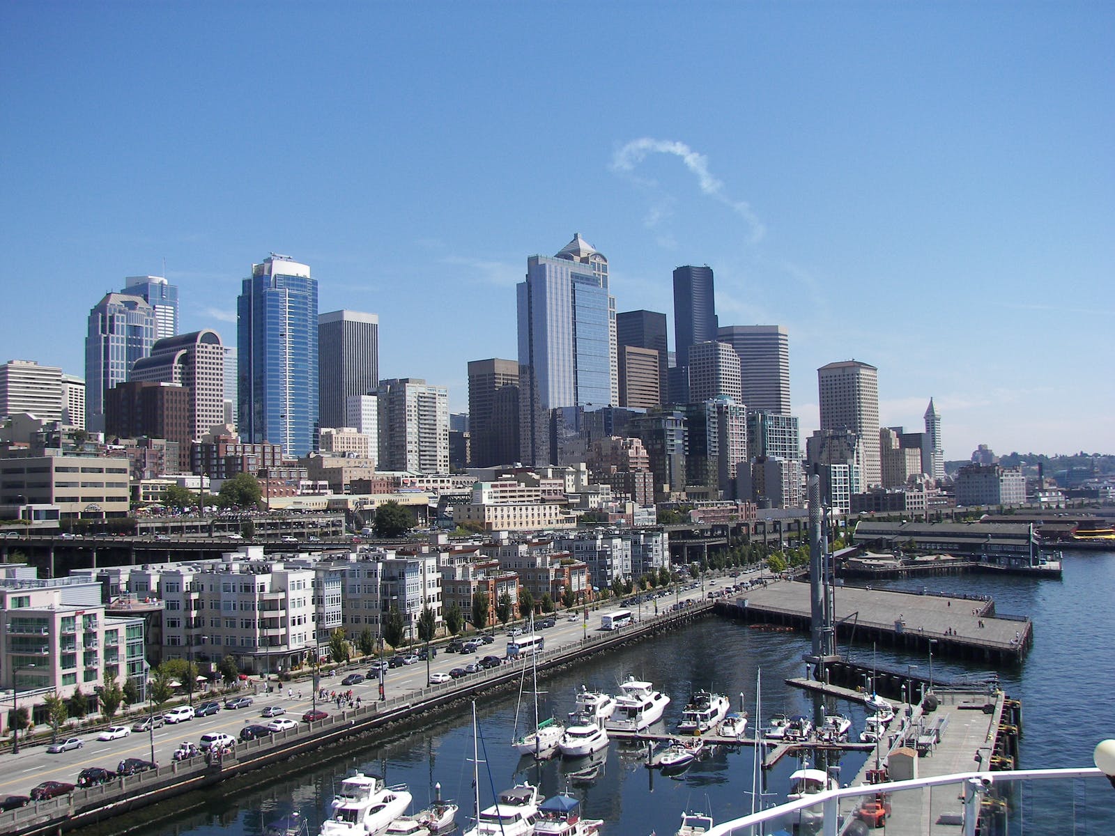 Seattle_downtown_from_Pier_66_9